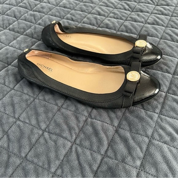 Michael Kors Flats Women 7 Shoes Black Round Cap Toe Leather Bow Gold Ballet - Picture 11 of 11
